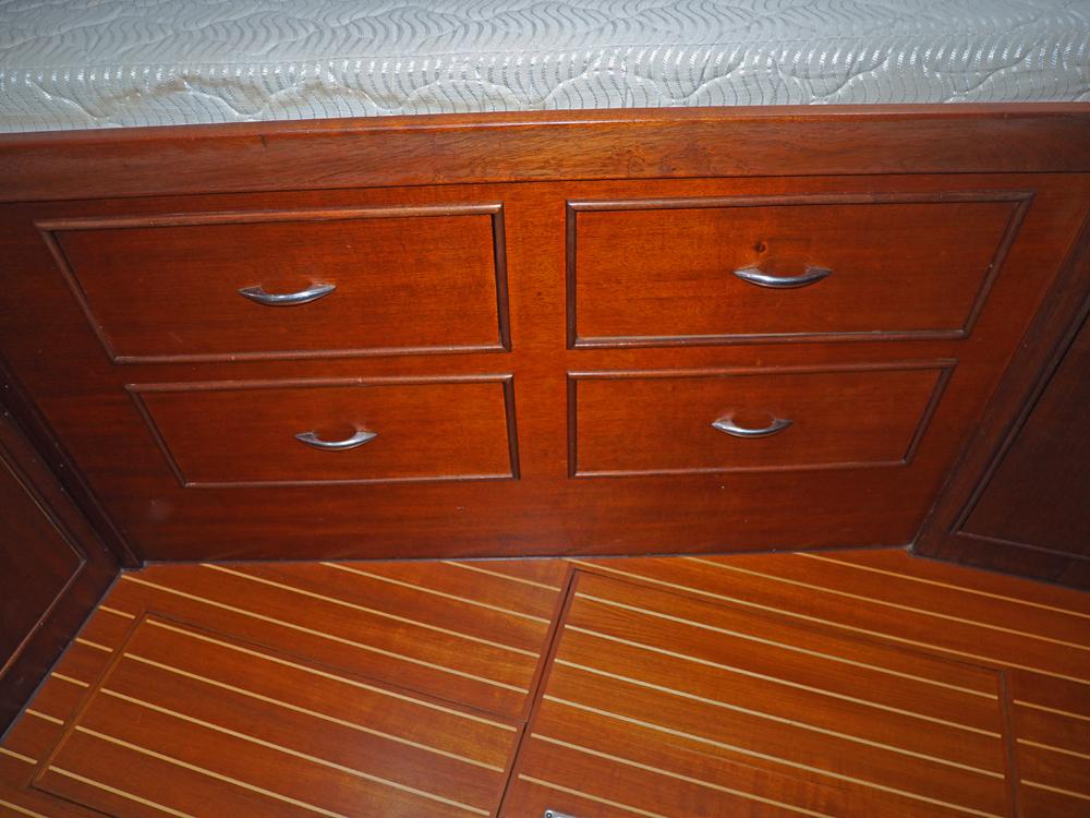 Cabin en avant, H&eacute;bergements